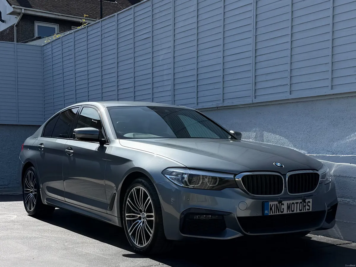 BMW 5-Series 2020 530E M SPORT / ONE OWNER - Image 1