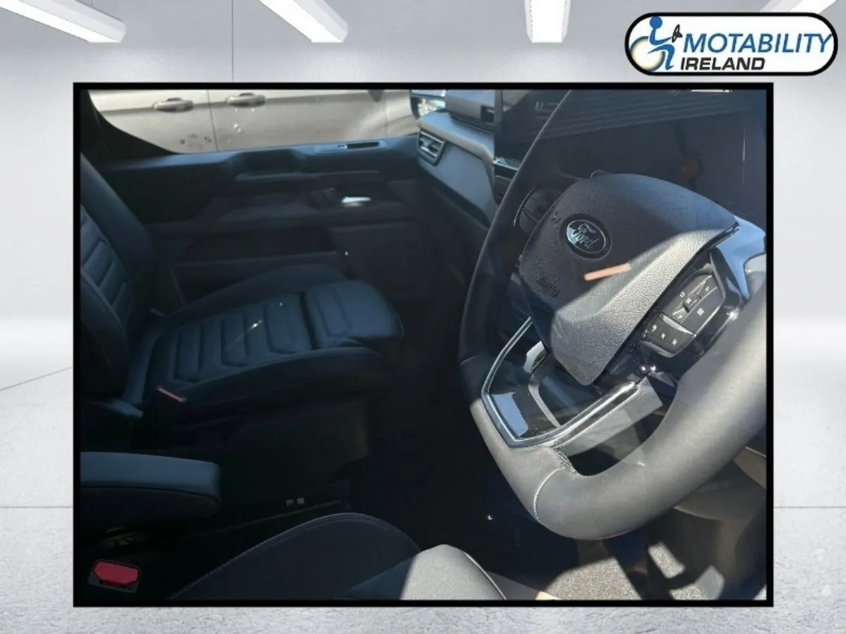 Ford Tourneo Custom PHEV Wheelchair Accessible - Image 5