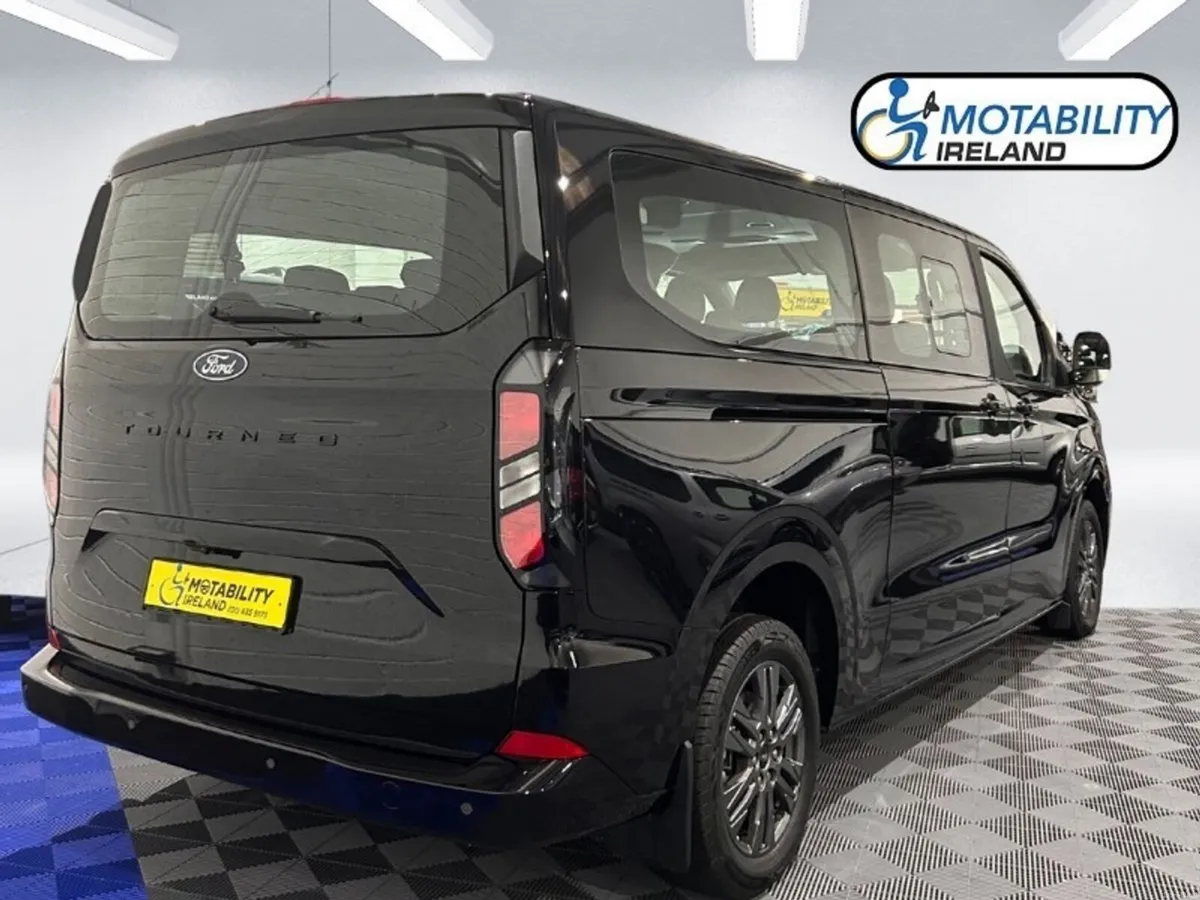 Ford Tourneo Custom PHEV Wheelchair Accessible - Image 2