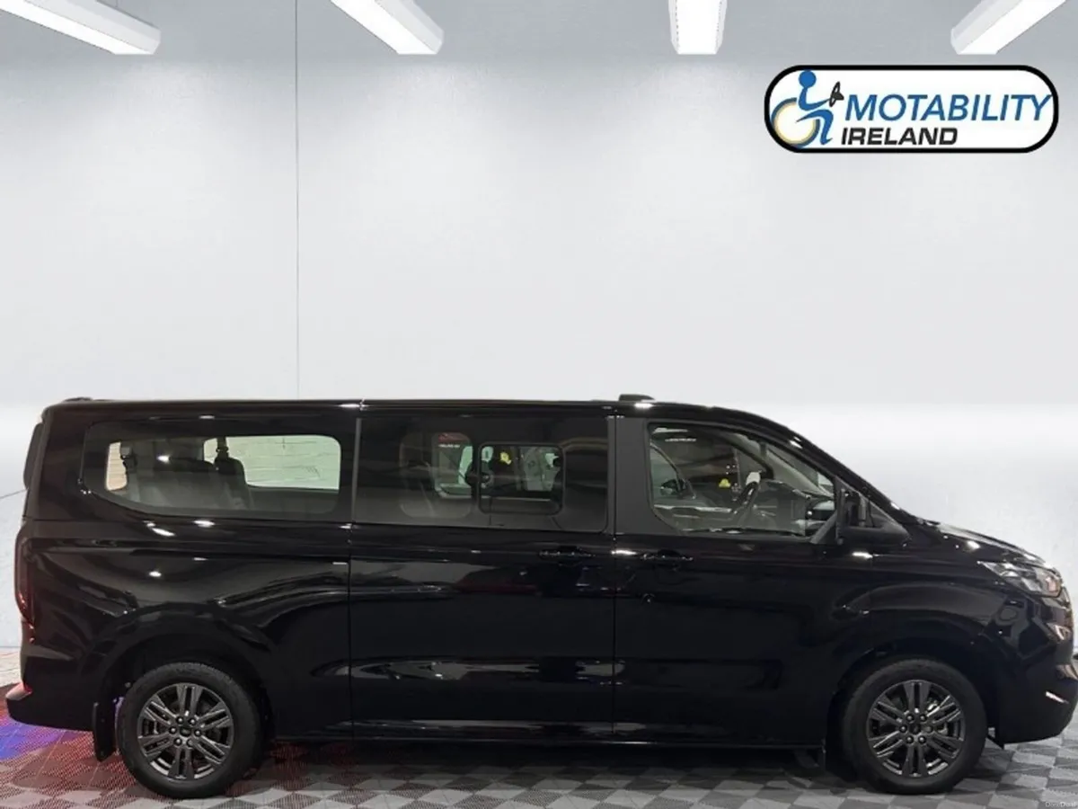 Ford Tourneo Custom PHEV Wheelchair Accessible - Image 3