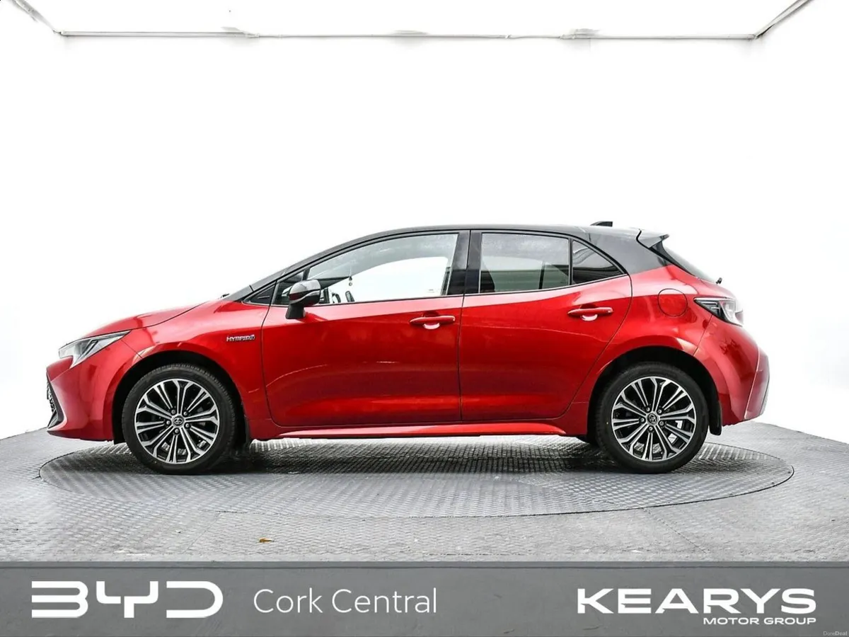 Toyota Corolla 1.8 Hybrid Luna Sport Hatchback 2 T - Image 4