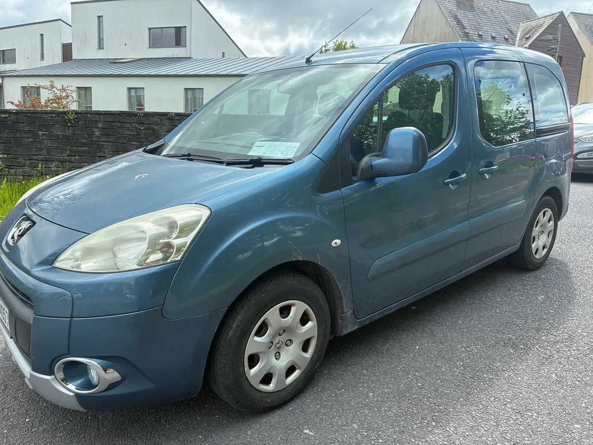 12 PEUGEOT PARTNER 1.6 WHEELCHAIR LOW MILAGE €4500 - Image 3