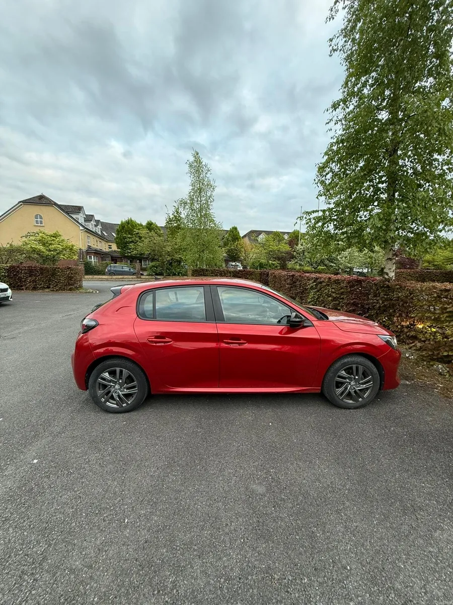 Peugeot 208 - Image 2