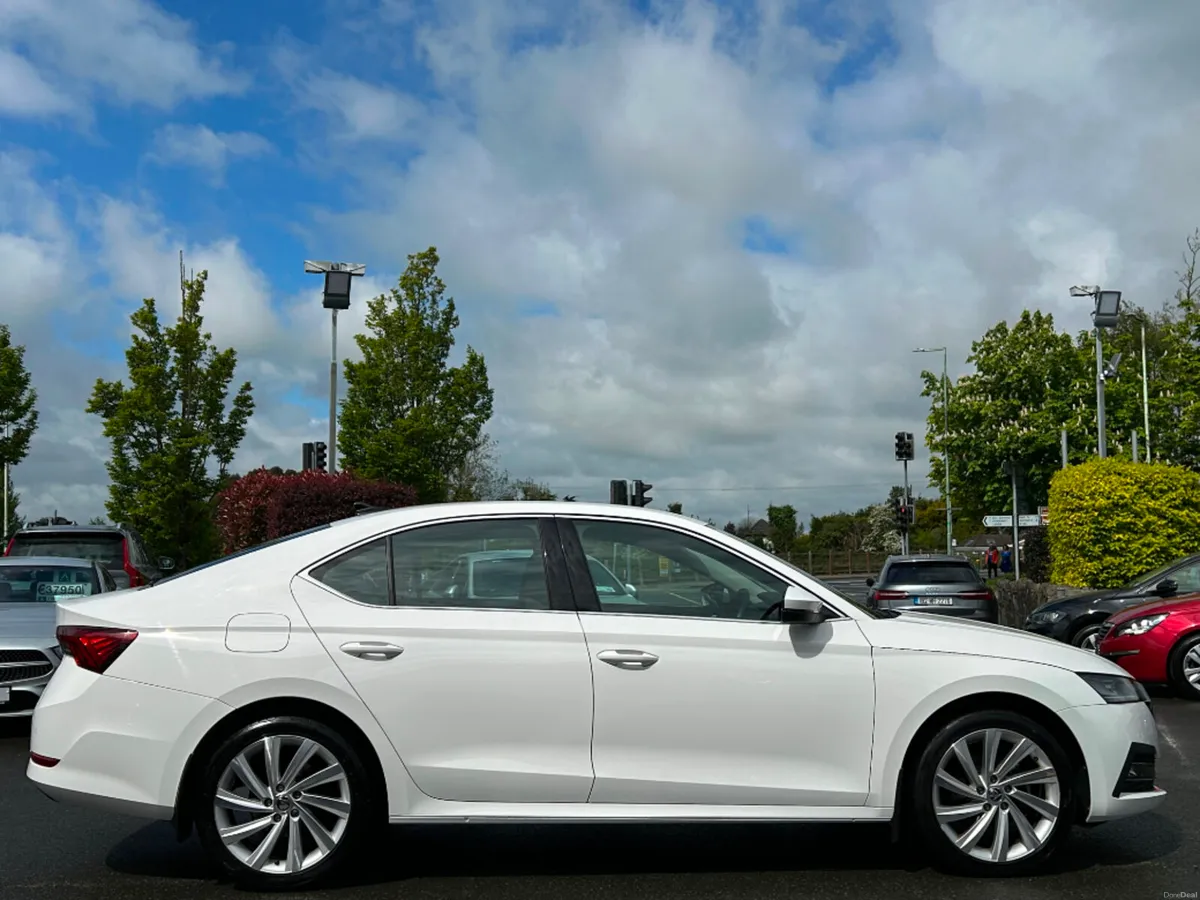 Skoda Octavia STYLE 2.0TDI 115BHP *LOW KMS* - Image 4