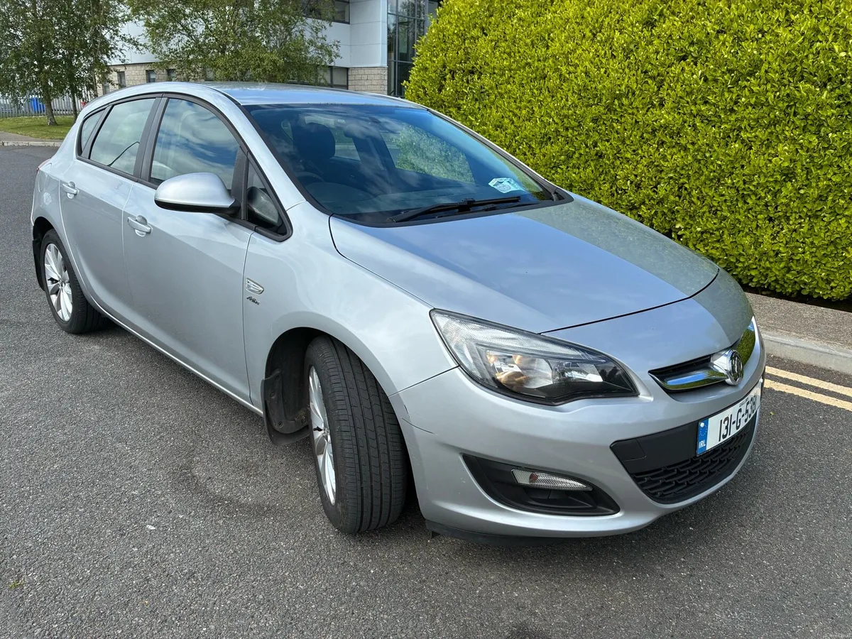 Opel Astra 1.4 petrol 2013 silver - Image 1