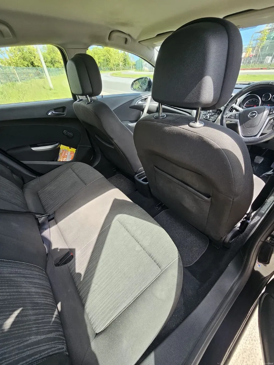Opel Astra 2010 - Image 1