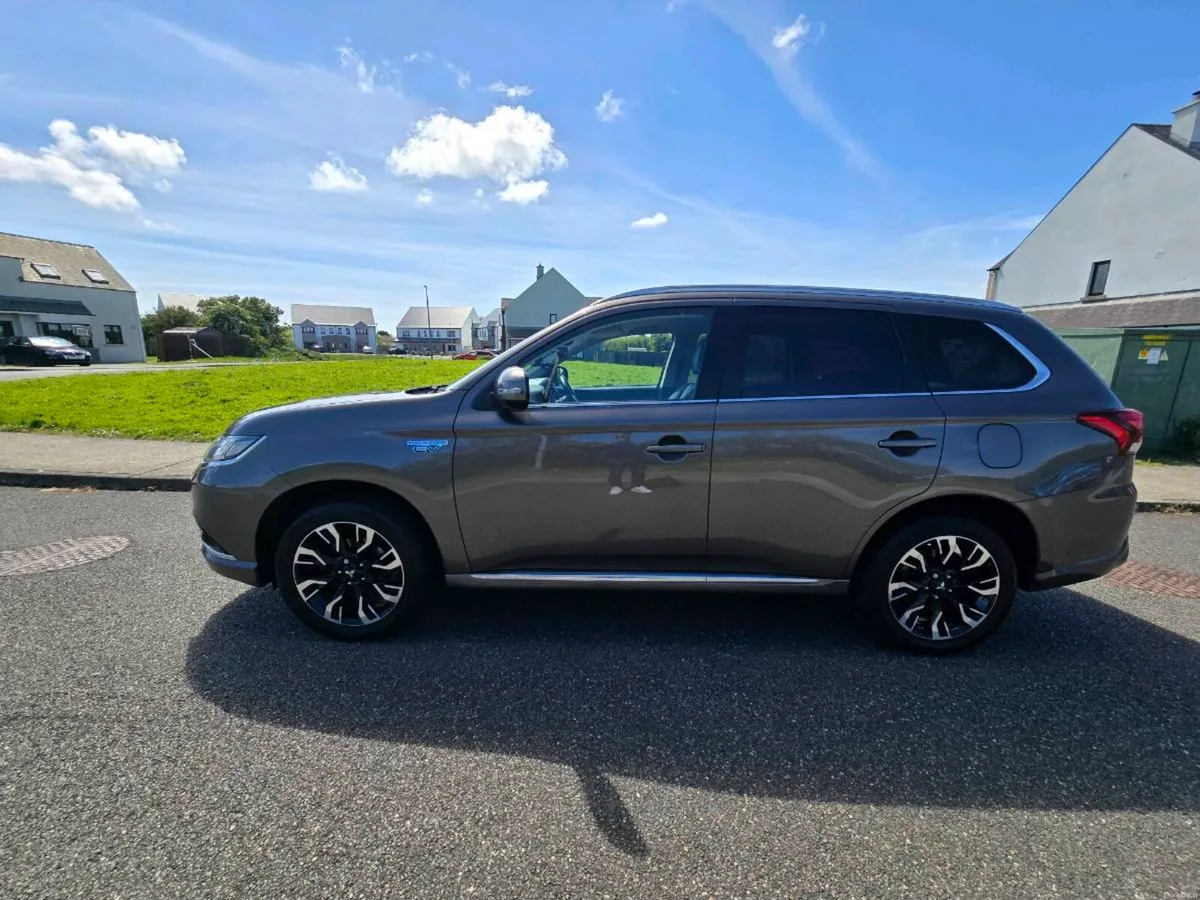 Mitsubishi Outlander PHEV 2.0 PHEV | 200BHP | High - Image 3