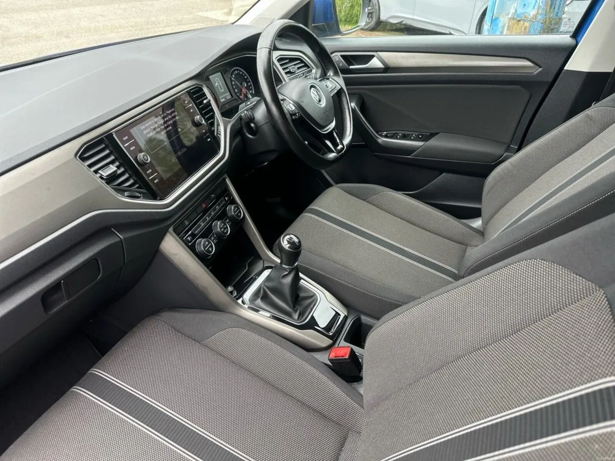 Volkswagen T-Roc DESIGN 2.0TDI 115HP MANUAL - Image 3