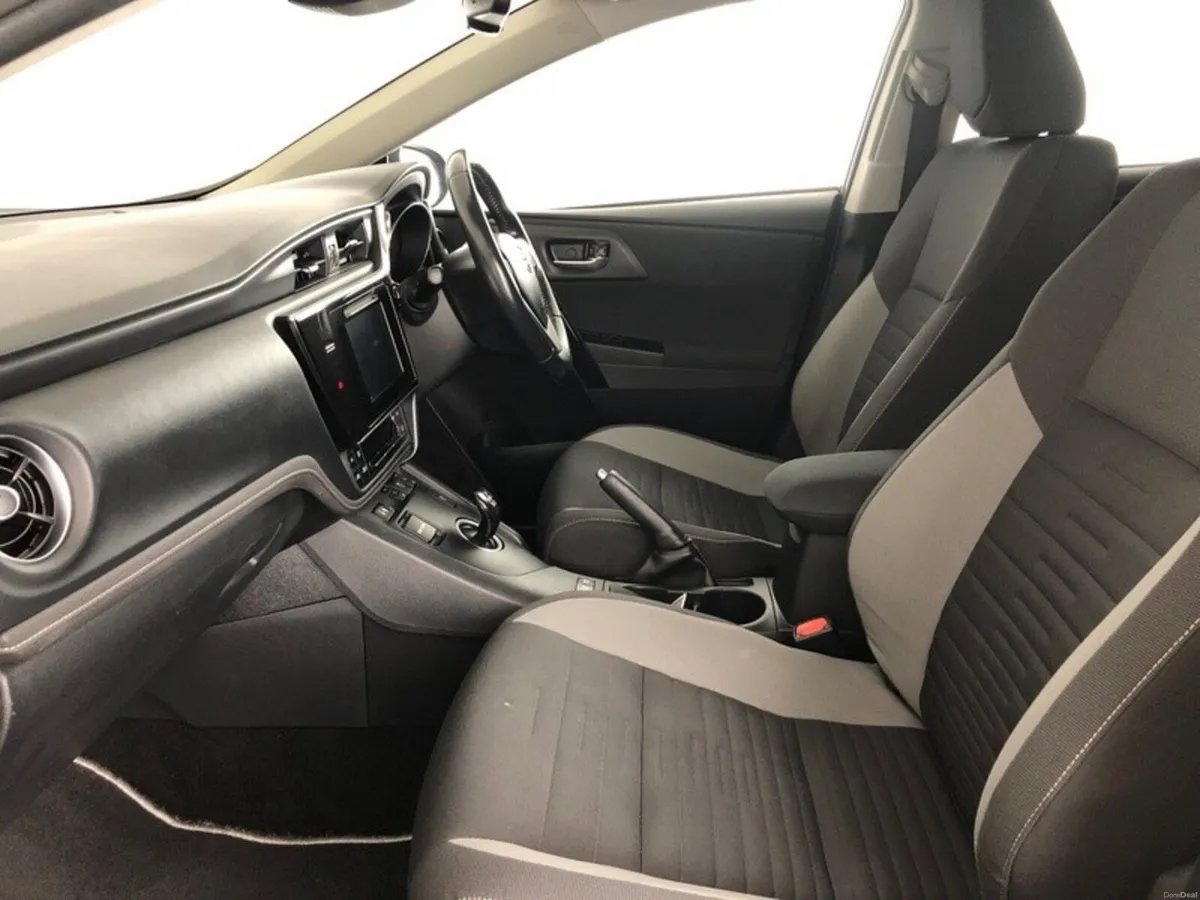 Toyota Auris HYBRID SOL 5DR 4DR AUTO - Image 6