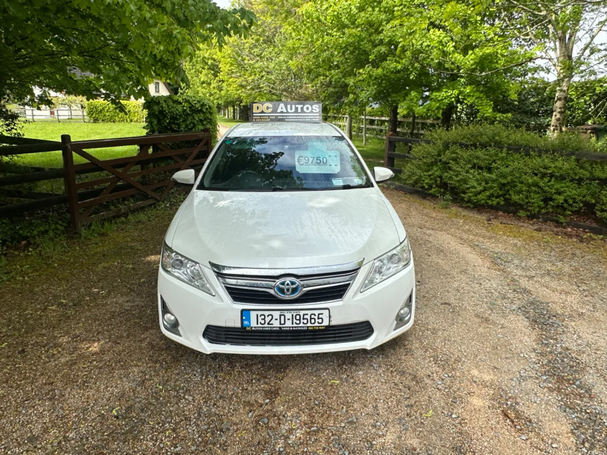 Toyota Camry 2013 HYBRID - Image 2