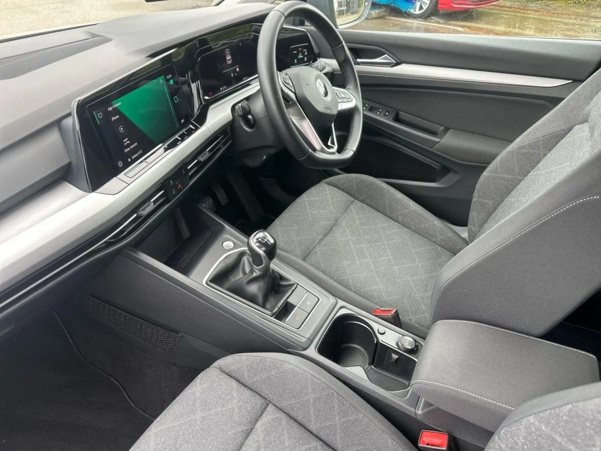 Volkswagen Golf LIFE 1.0TSI 110HP MANUAL - Image 3