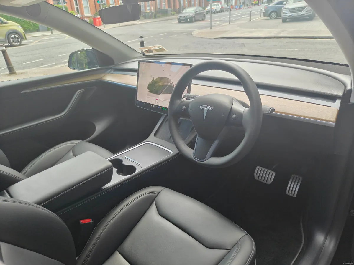 2024 (242) Tesla Model Y Performance AWD - Image 6