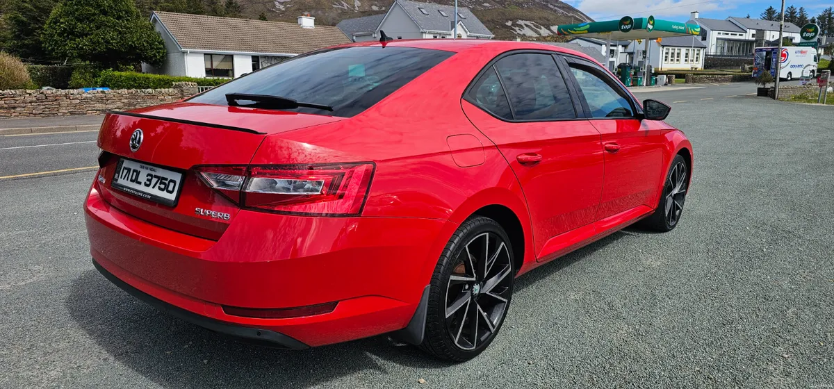 Skoda Superb 2.0 TDI Ambition 2017 - Image 4