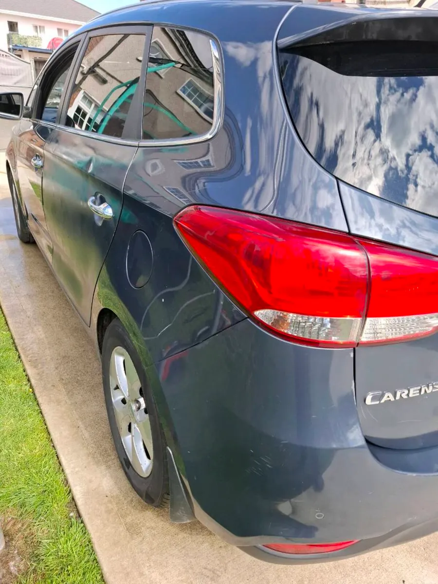 Kia Carens - Image 1
