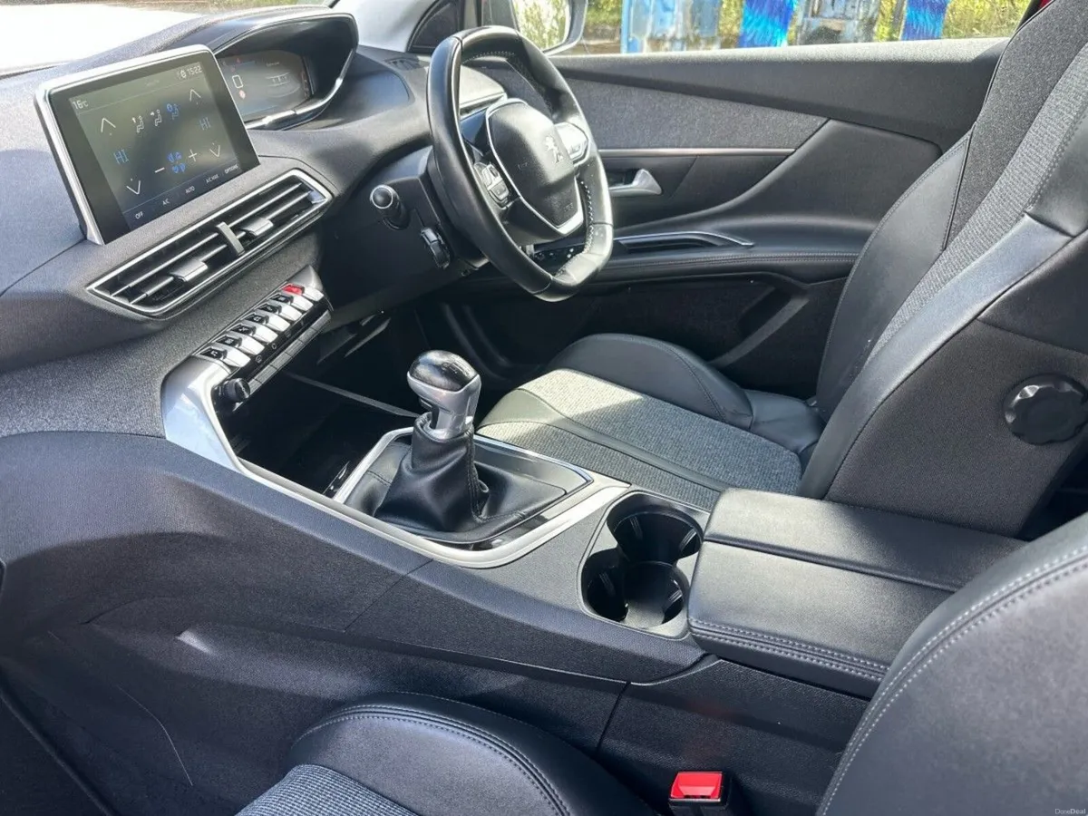 Peugeot 5008 ALLURE 1.2 PureTech 130HP MANUAL - Image 2