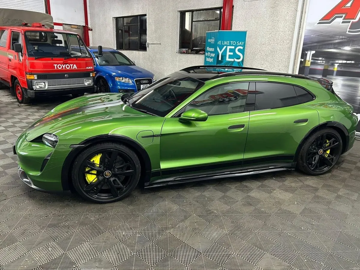 Porsche Taycan Turbo S Cross Turismo 2022 - Image 5