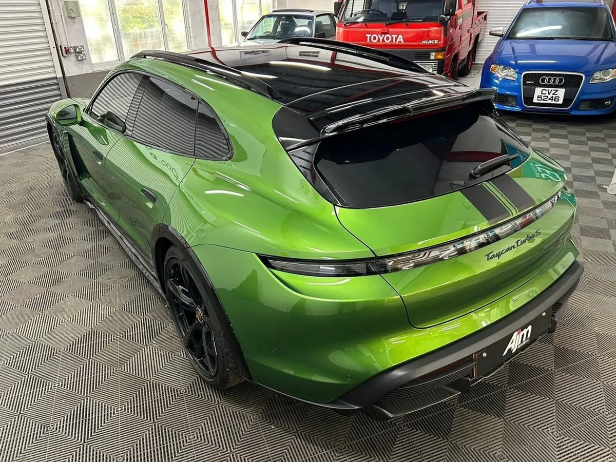 Porsche Taycan Turbo S Cross Turismo 2022 - Image 6