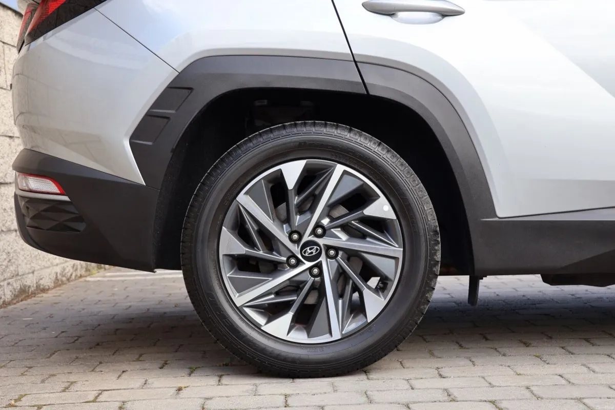 Hyundai Tucson 2WD Executive - Image 3