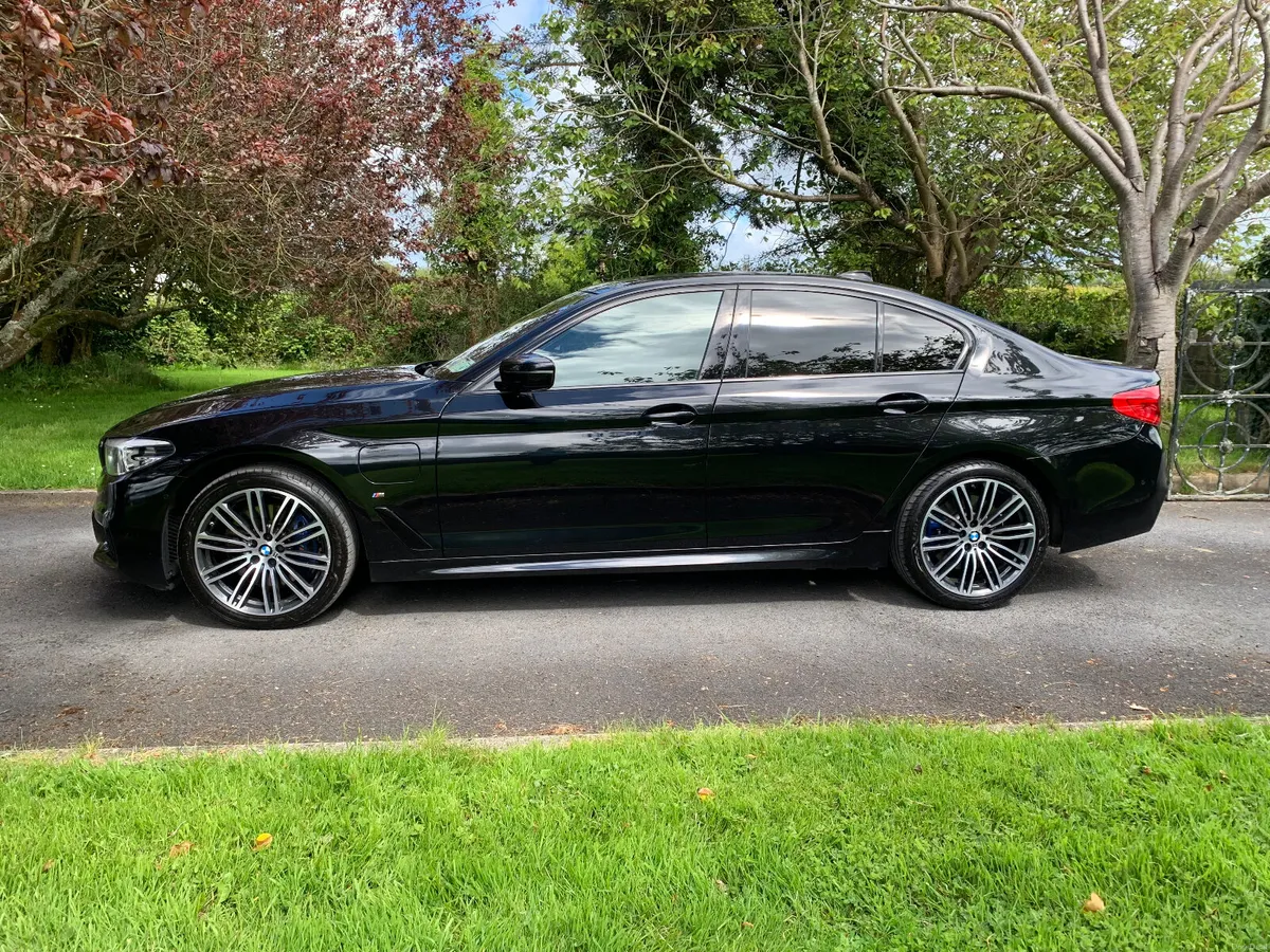 BMW 5-Series 2019 M-SPORT 530E - Image 3