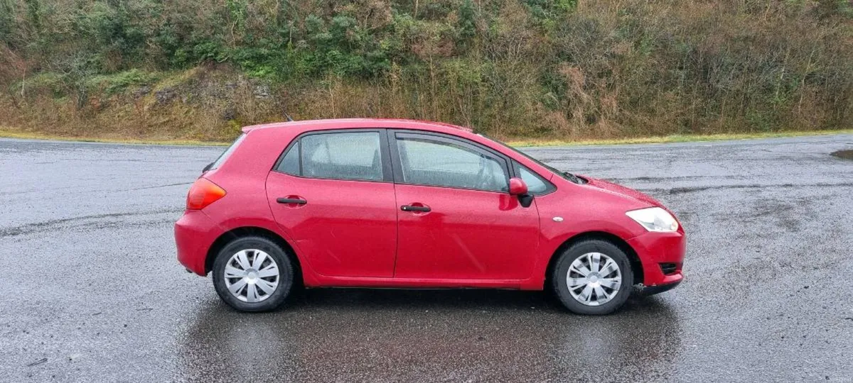 Toyota Auris Terra Red Diesel 1.4L - Image 3