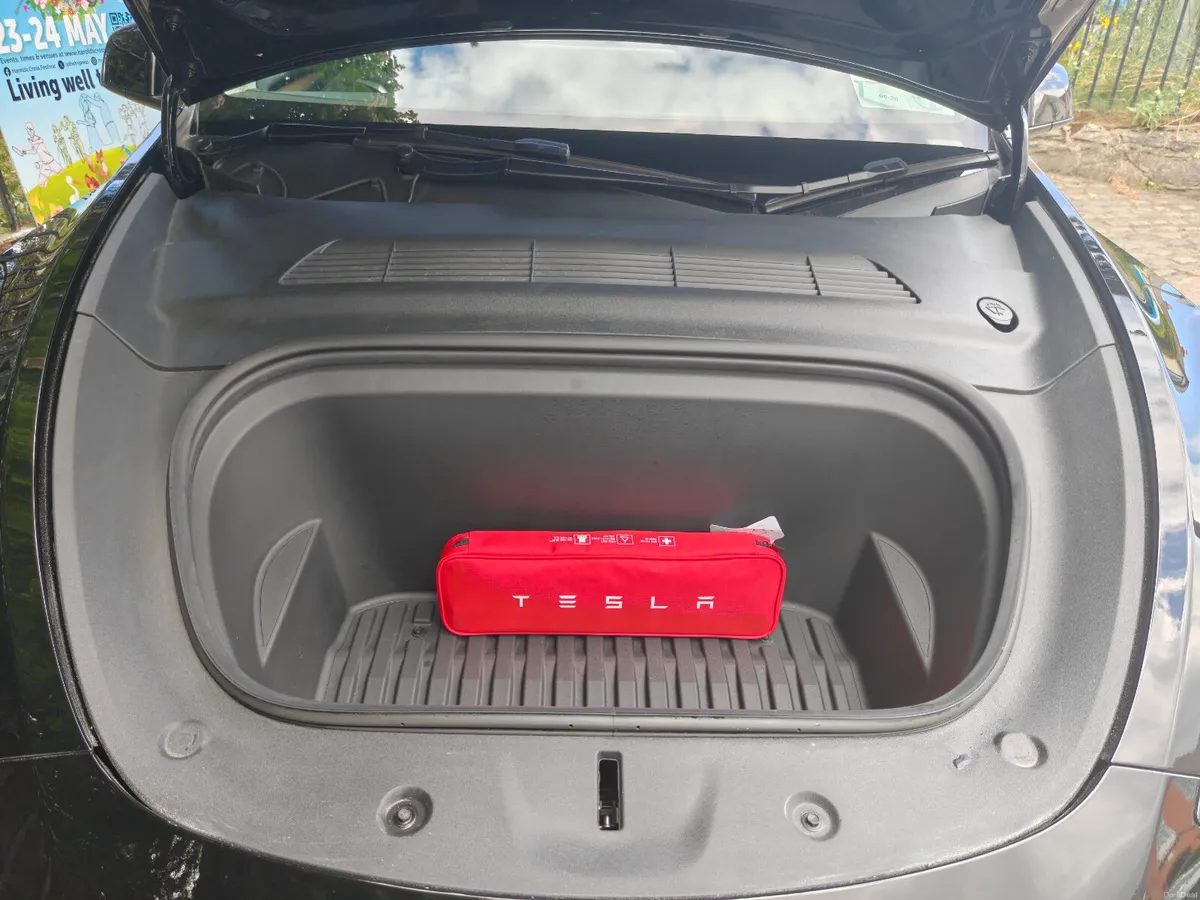 2024 (242) Tesla Model Y Performance AWD - Image 5