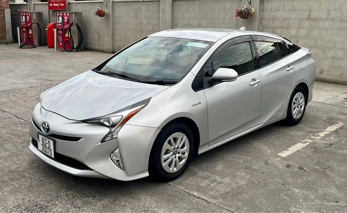2016 Toyota Prius Hybrid New NCT - Image 2
