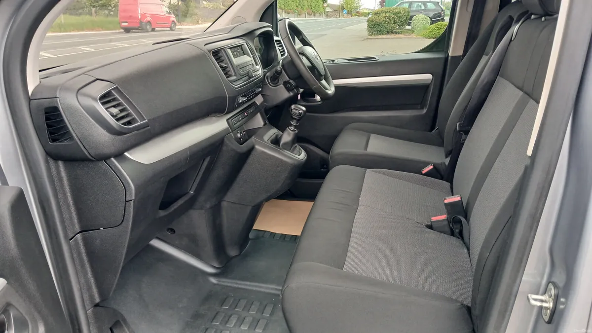 202 TOYOTA PROACE VERSO  9 SEATER - Image 4