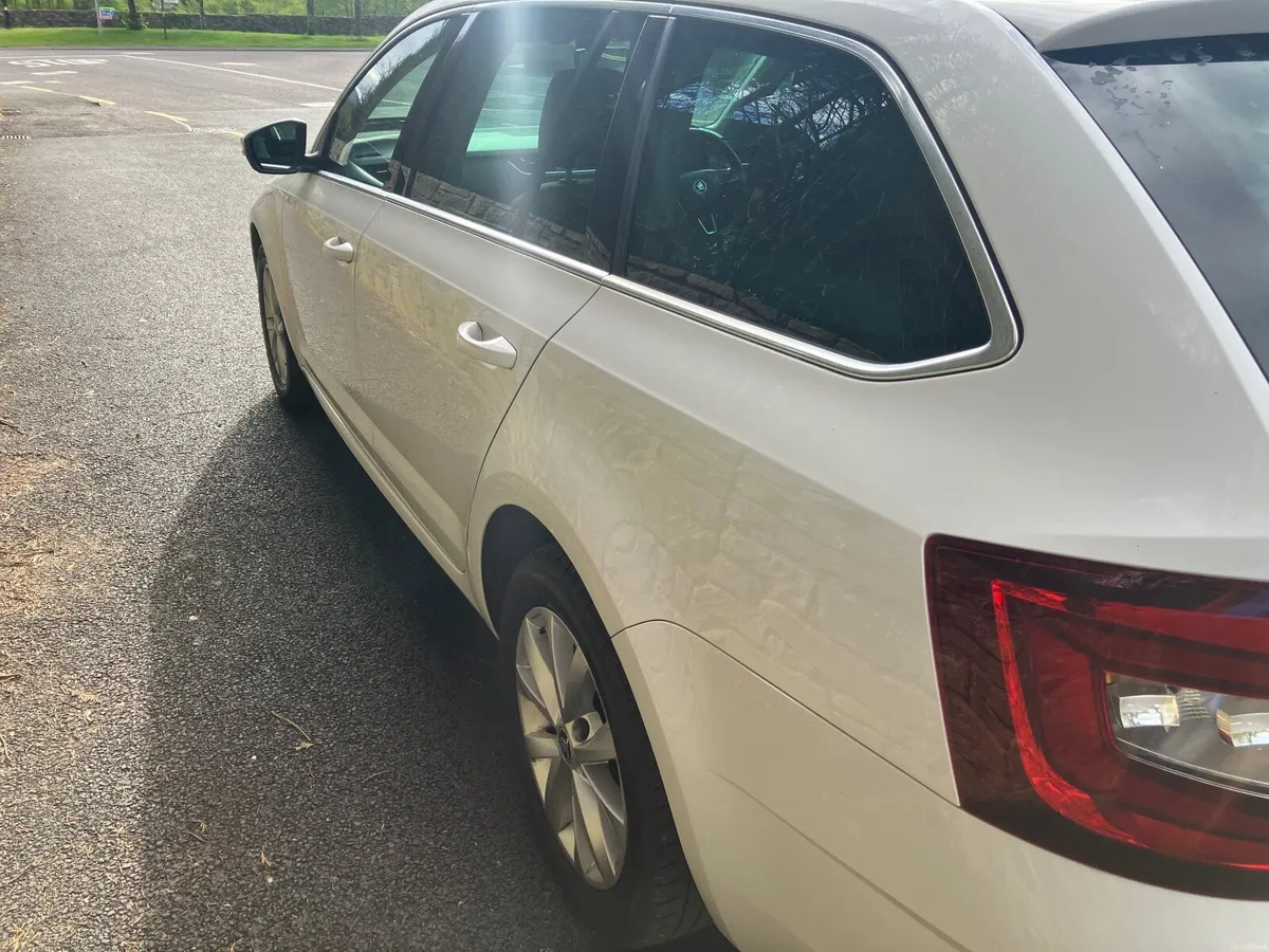Skoda Octavia 1.0 TSI Soleil Combi - Image 2