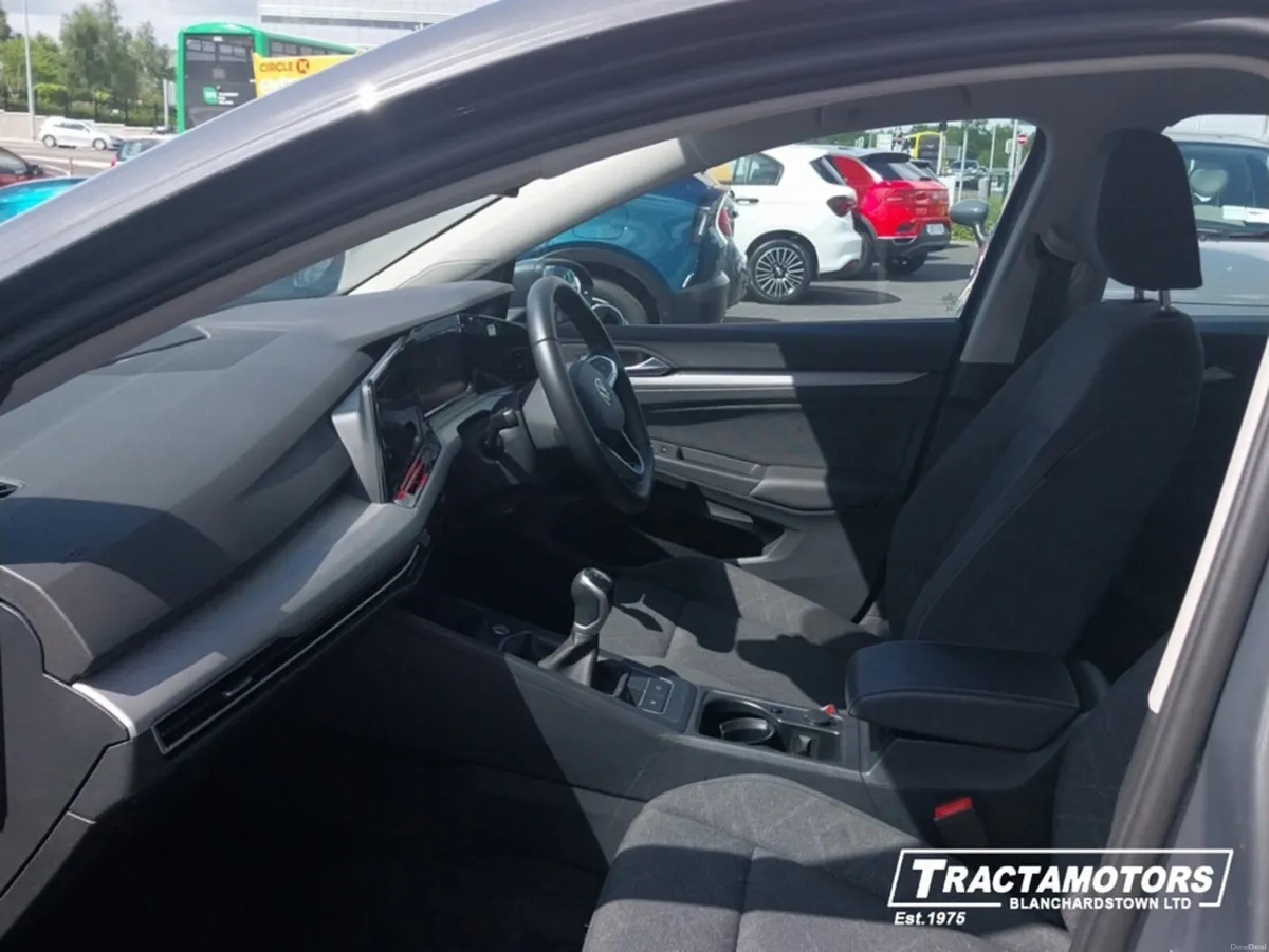 Volkswagen Golf LIFE 2.0 TDI 115HP 5DR - Image 4