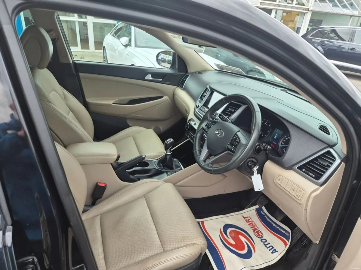 Hyundai Tucson Executive 5DR - Image 2