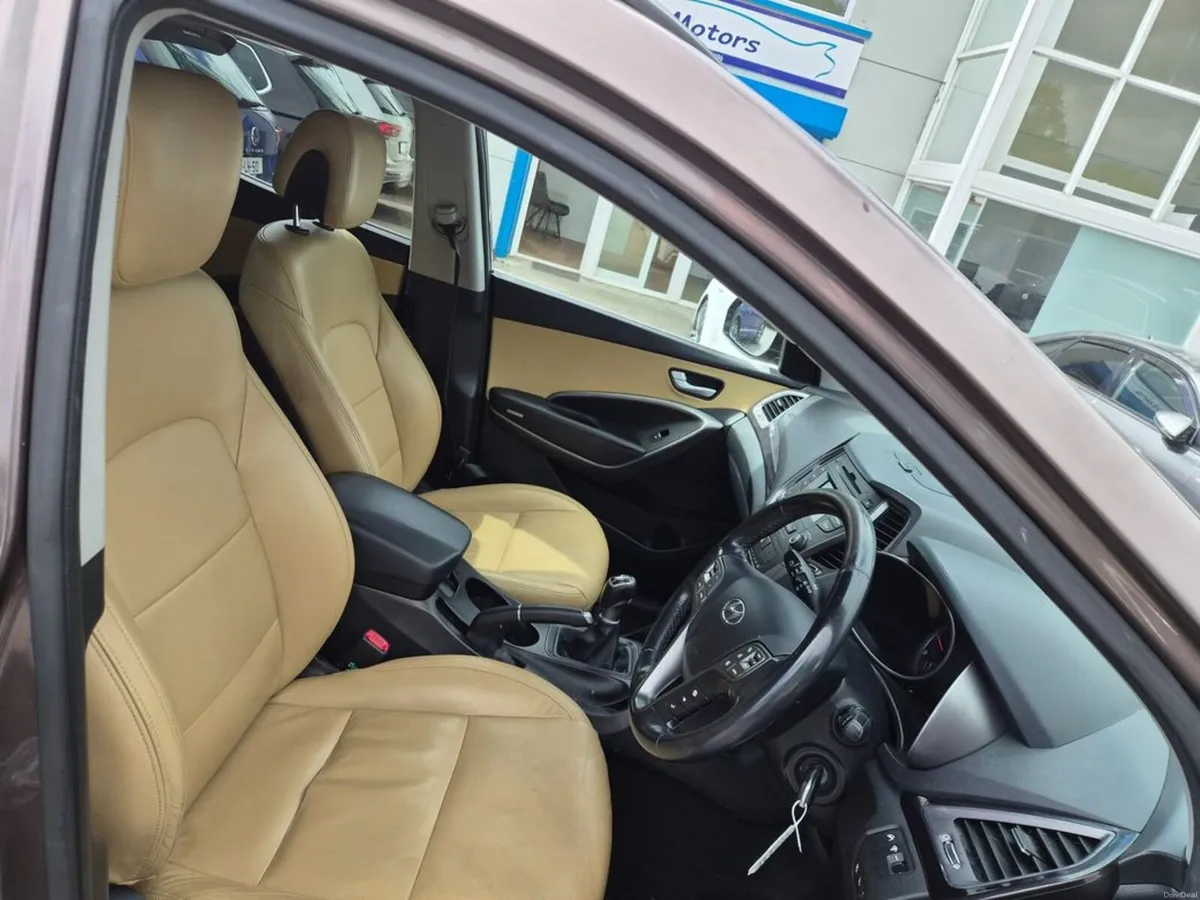 Hyundai Santa Fe Executive 7 Seater - Image 4