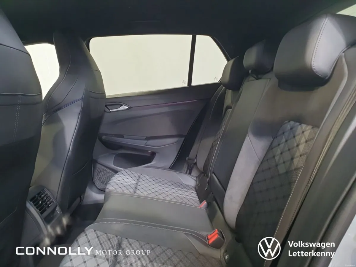 Volkswagen Golf R-Line 2.0TDI 150BHP DSG - Image 6