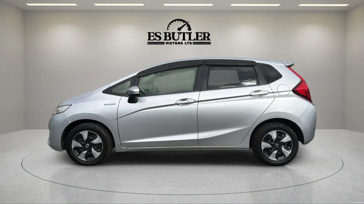 2016 Honda Fit 1.5L PETROL HYBRID AUTO LOW KMS - Image 2