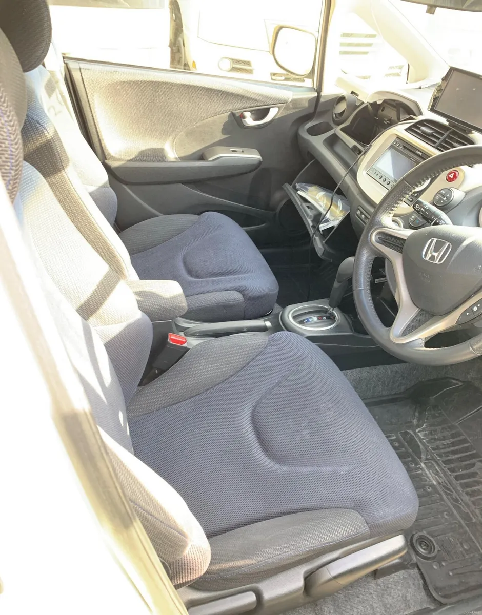 2012 Honda FIT 1.3 Hybrid LOW KILOMETRES - Image 3