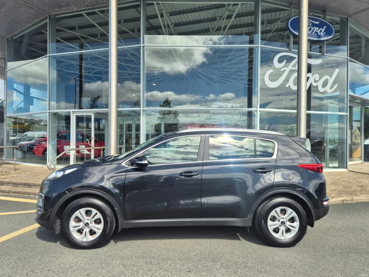 Kia Sportage LX 1.7 5DR LOW MILEAGE - Image 2