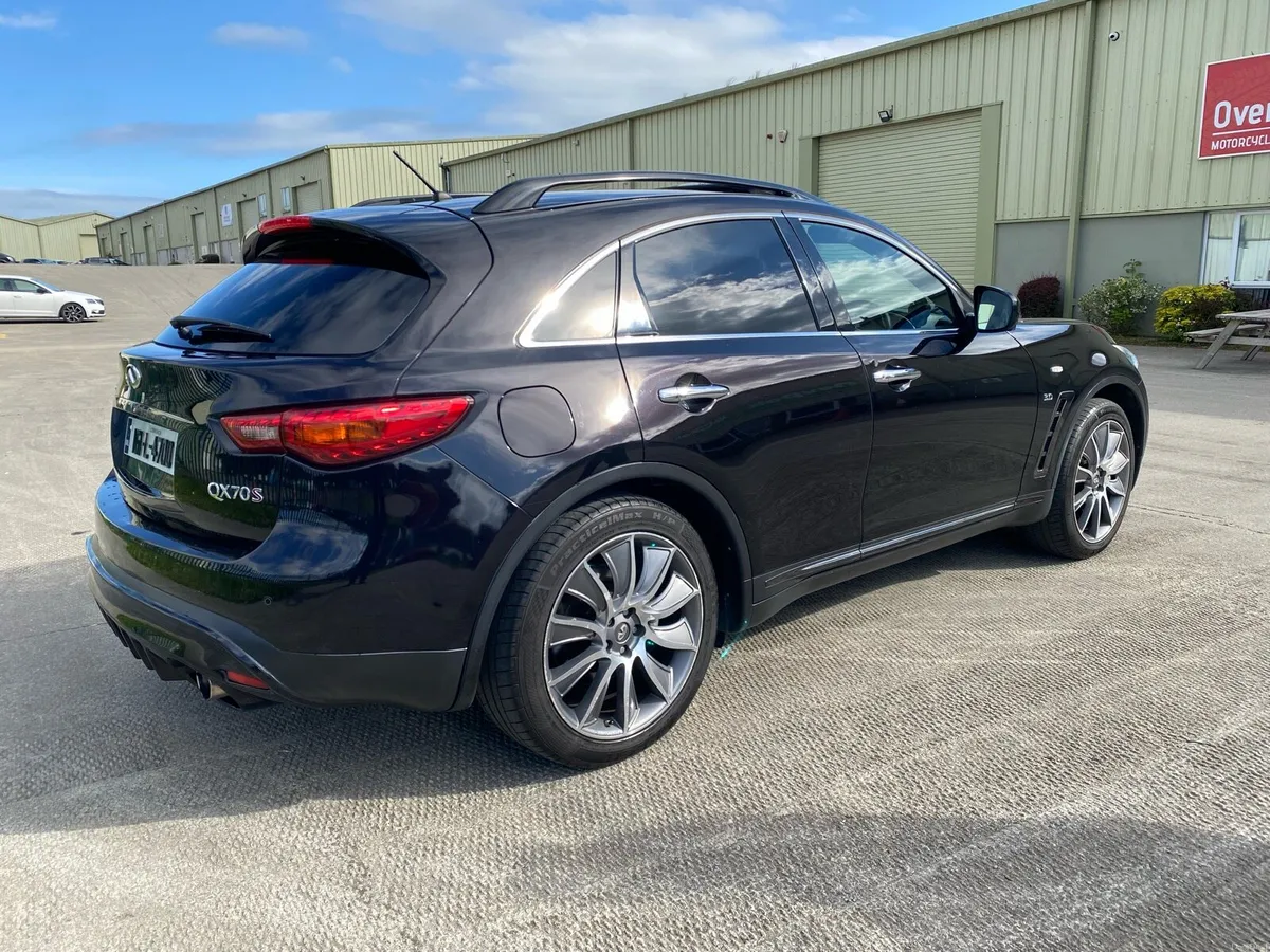 Infiniti QX70S - Image 3