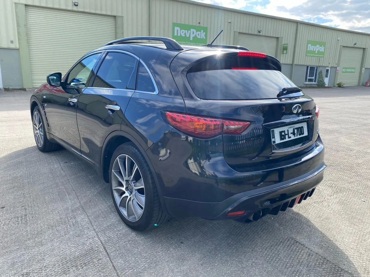 Infiniti QX70S - Image 5