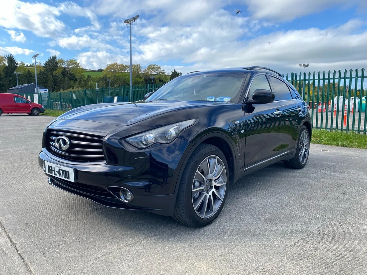Infiniti QX70S - Image 2