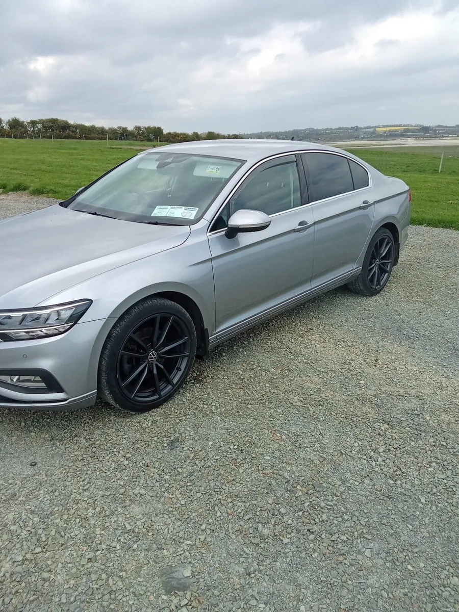 Volkswagen Passat - Image 2