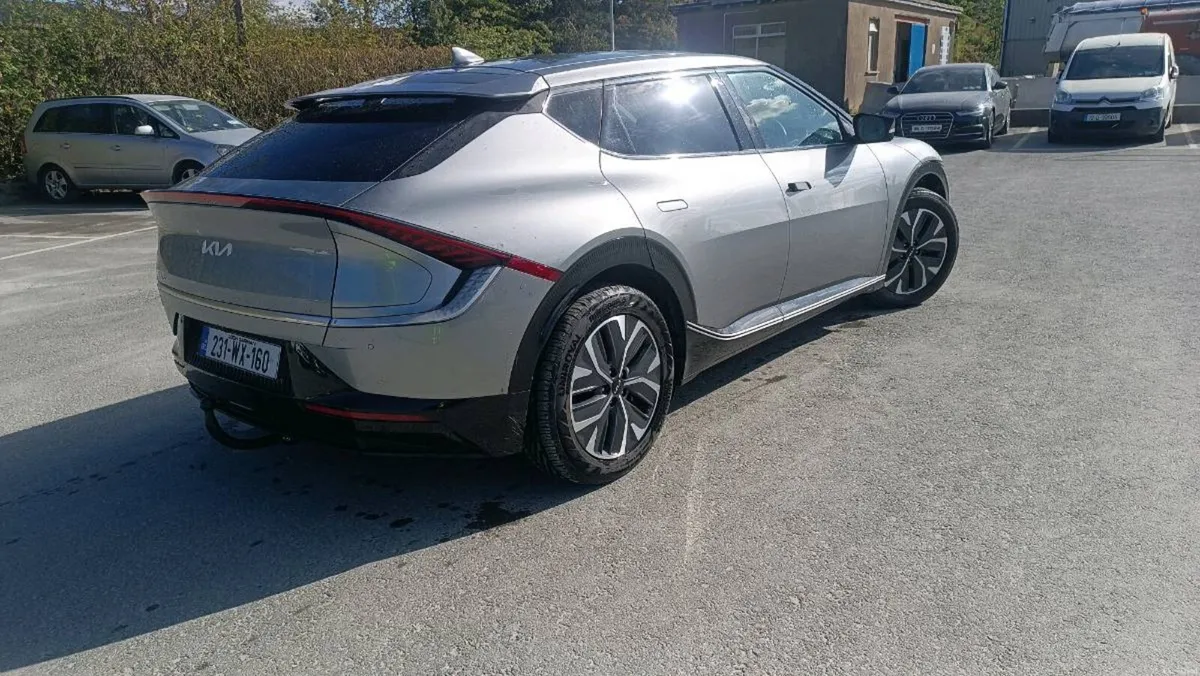 2023 KIA EV 6. TAX, Warranty 2 years. - Image 4