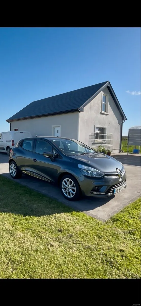 Renault Clio - Image 1
