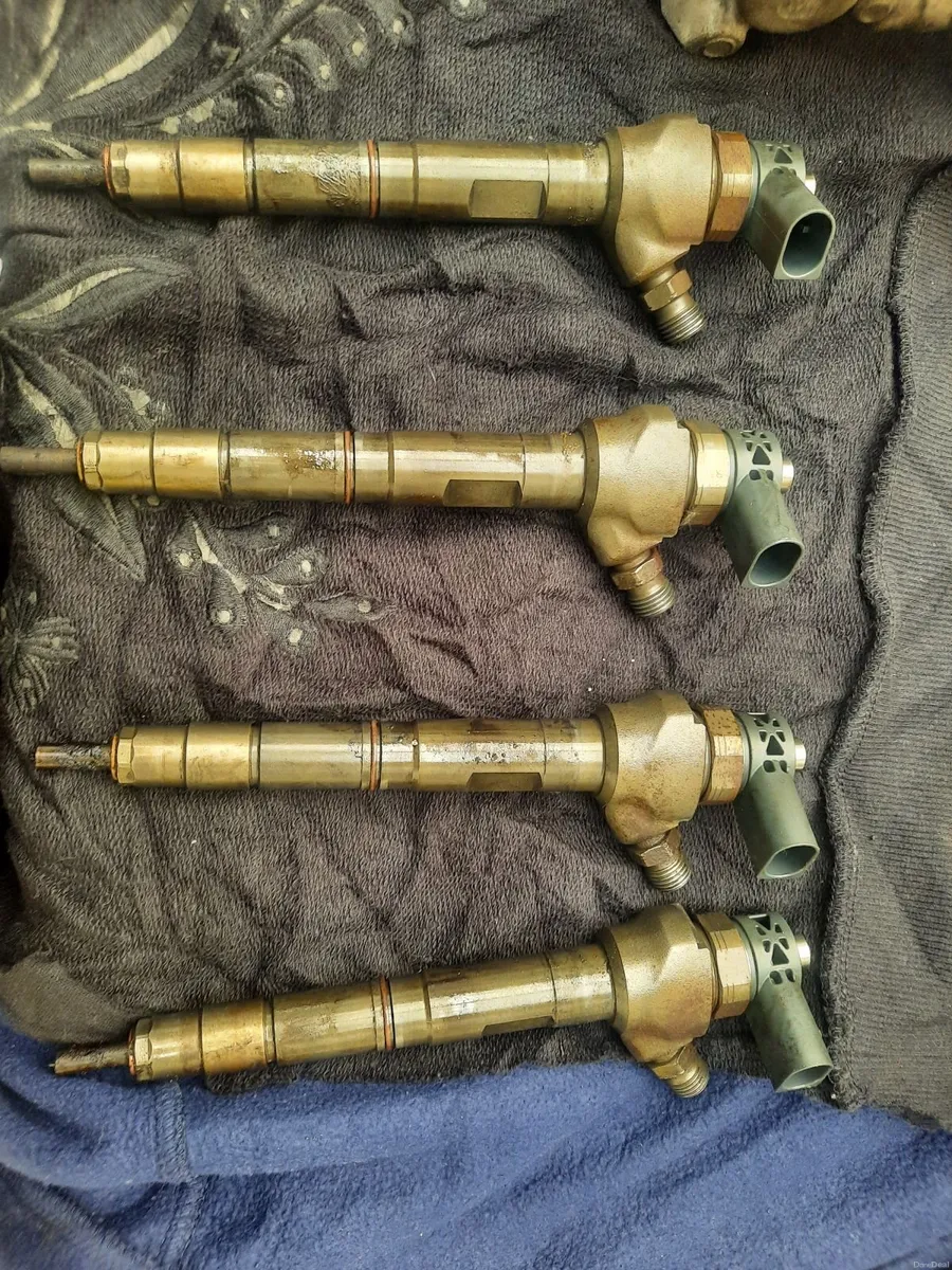 Volkswagen Golf 2013 1.6tdi CLHA Fuel System Parts - Image 4