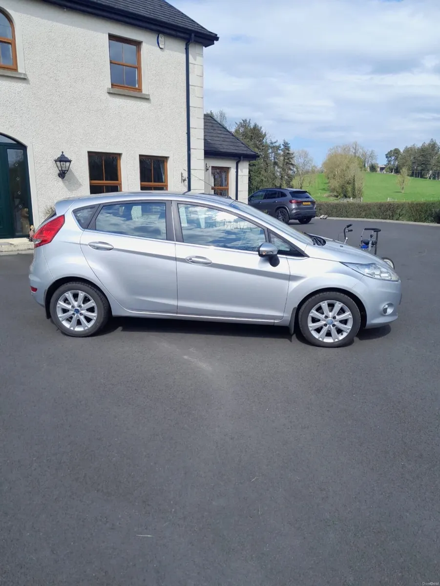Ford Fiesta 2010 - Image 1