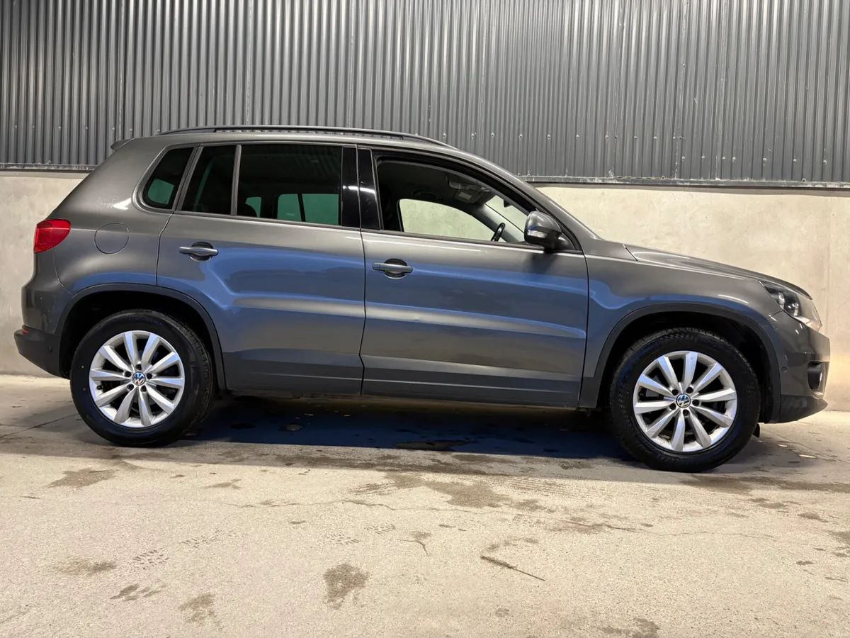 2015 VW TIGUAN 2.0 TDI 110 BHP * LOW KMS * - Image 2
