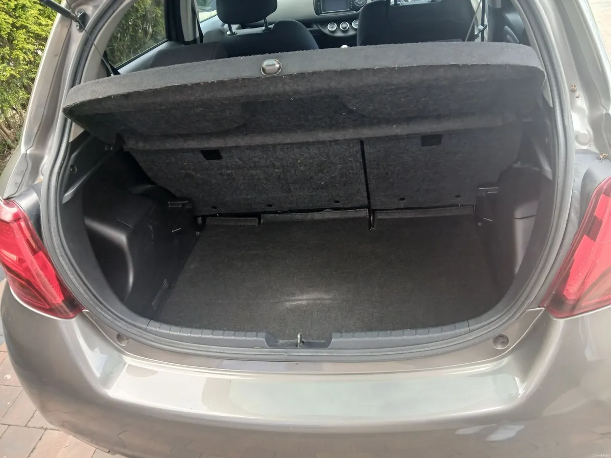 Toyota Yaris luna - Image 3