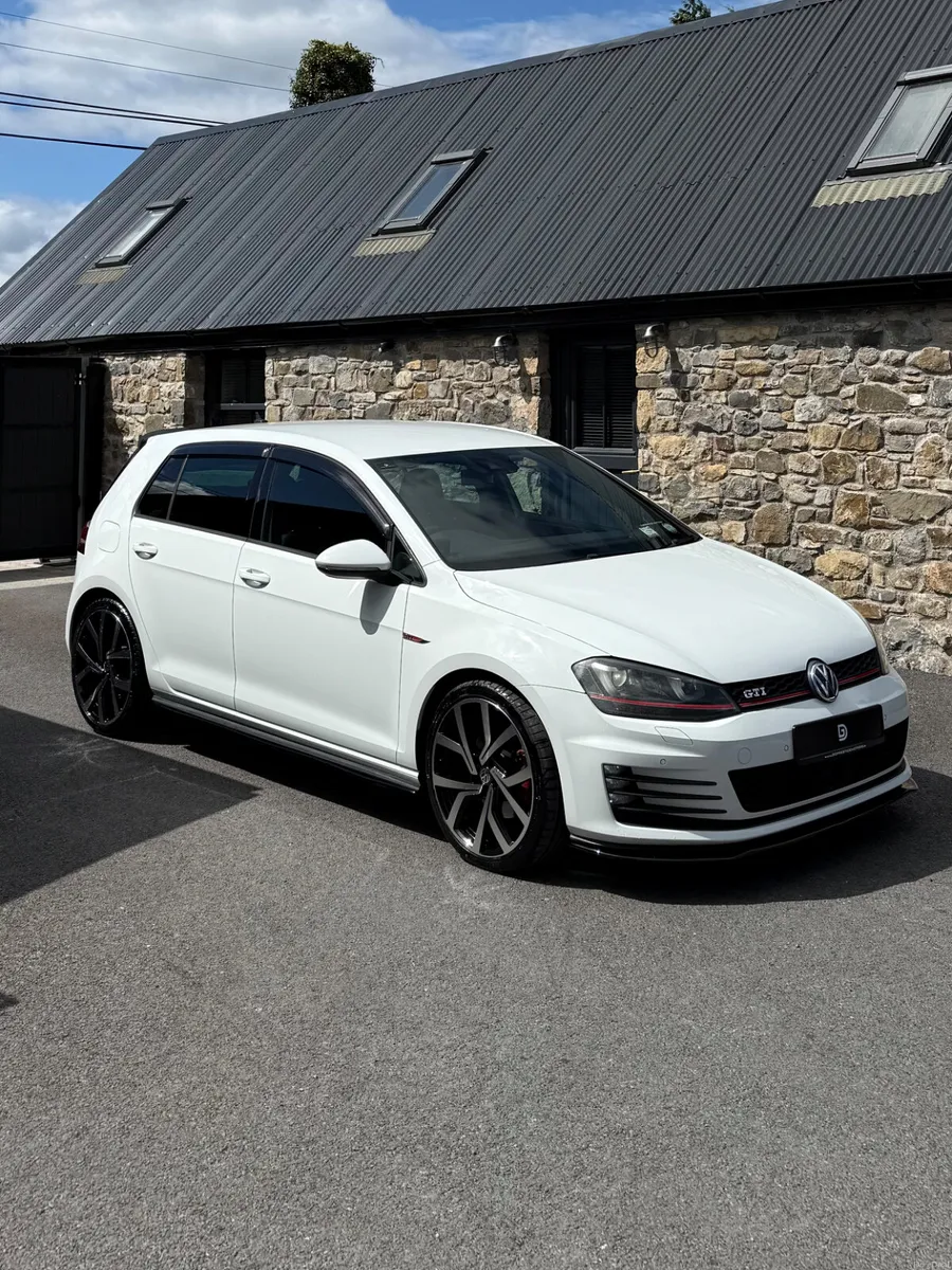 2015 VOLKSWAGEN GOLF 2.0 TSI GTI AUTO 220 BHP - Image 1