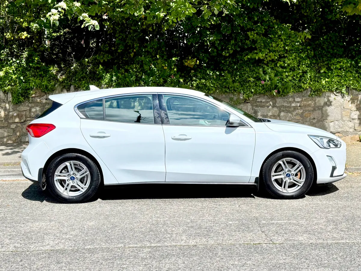Ford Focus 2020!!!!!ZETEC!! ONLY 29K MILES!!! - Image 3