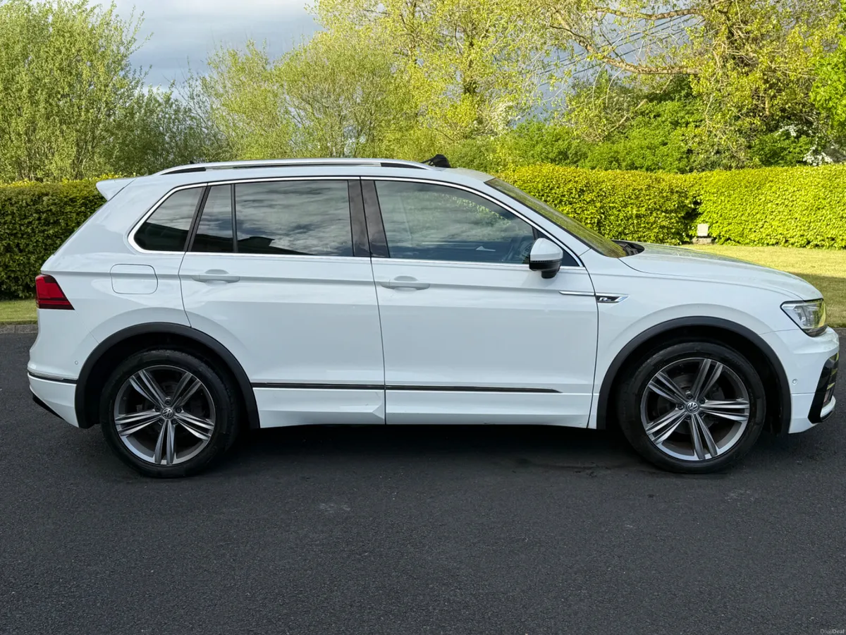 2019 Volkswagen Tiguan R-Line Panoramic Sunroof - Image 4