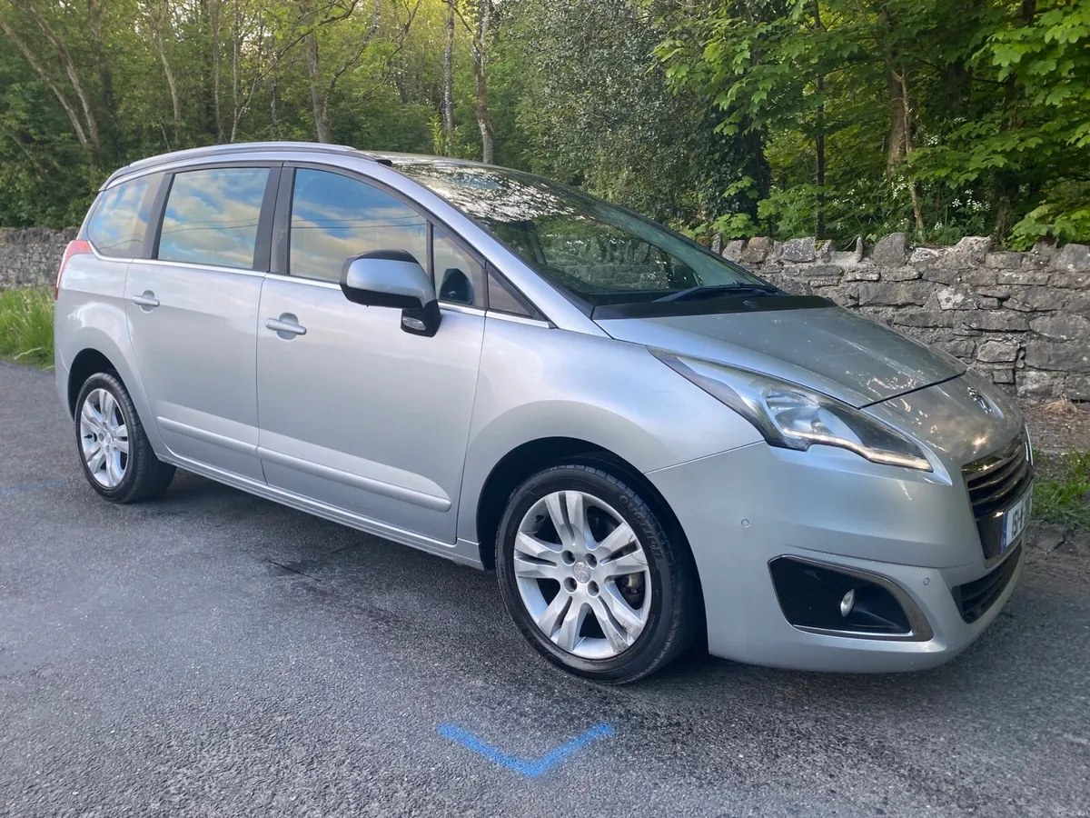 PEUGEOT 5008 LUXURY SMALL KMS BEAUTIFUL EXAMPLE - Image 2