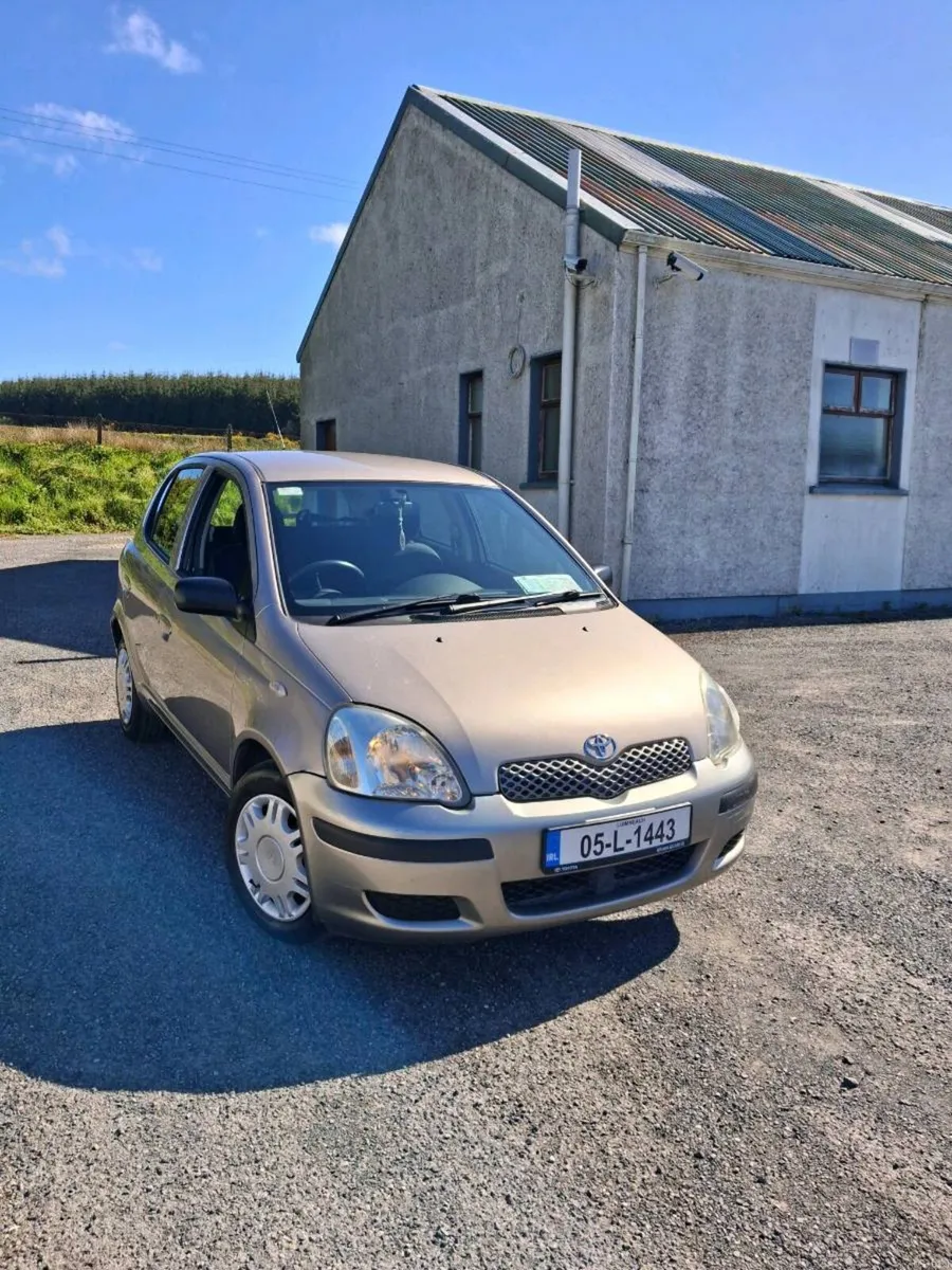 toyota yaris low kms great condition!! - Image 1